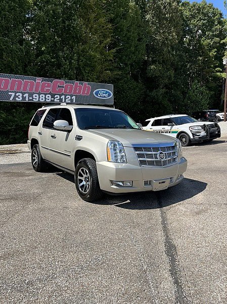 Used 2013 Cadillac Escalade Platinum RWD image 1
