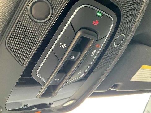 Used 2025 Audi Q8 Premium Plus image 28