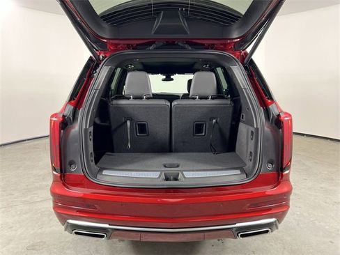 Used 2025 Cadillac XT6 Luxury image 27