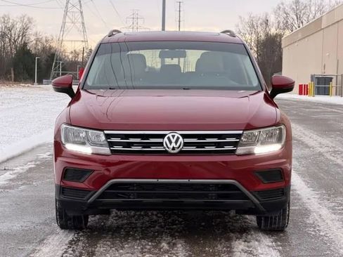 Used 2019 Volkswagen Tiguan SE w/ Panoramic Sunroof Package image 3