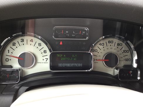 Used 2014 Ford Expedition EL Limited w/ Equipment Group 301A AWD/4WD image 17