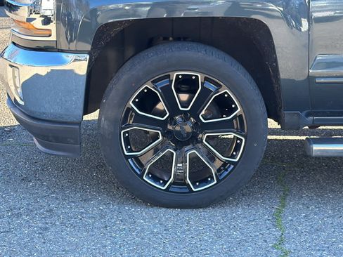 Used 2018 Chevrolet Silverado 1500 LT w/ LT Eassist Package image 9