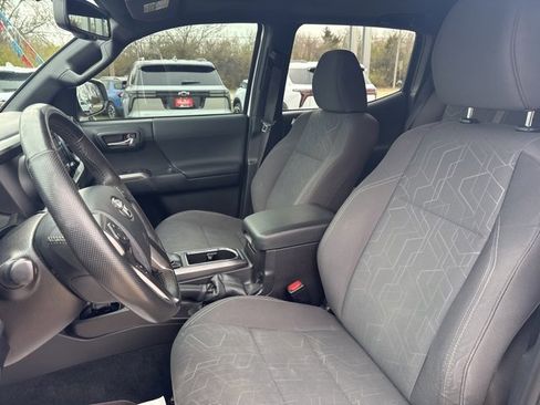 Used 2016 Toyota Tacoma 4x4 Double Cab image 12