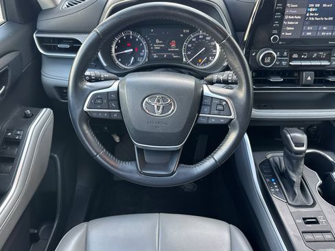 Used 2022 Toyota Highlander XLE image 17