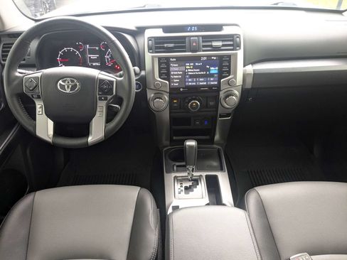 Used 2022 Toyota 4Runner SR5 Premium w/ Moonroof Package RWD image 15