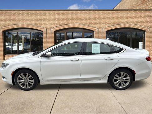Used 2015 Chrysler 200 Limited w/ Convenience Group FWD image 6