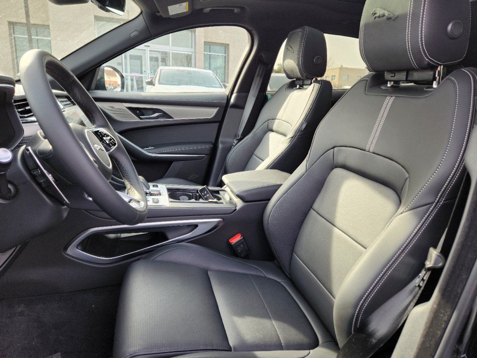 Used 2025 Jaguar F-PACE R-Dynamic S AWD/4WD image 6