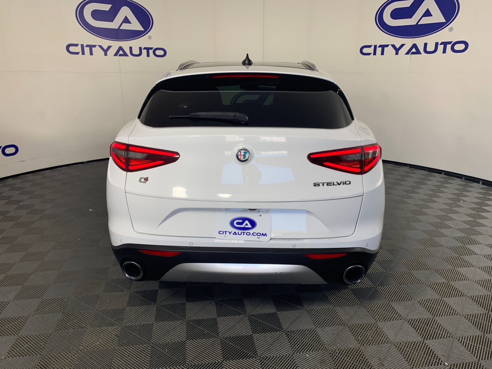 Used 2019 Alfa Romeo Stelvio Ti AWD/4WD image 4