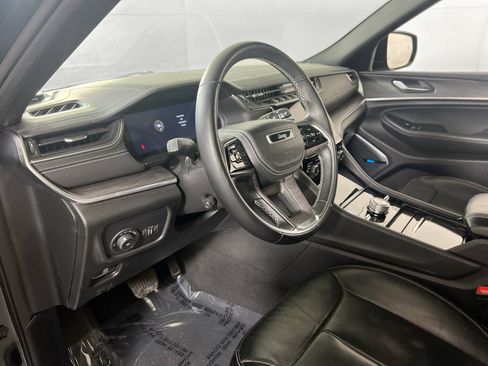 Used 2022 Jeep Grand Cherokee Overland AWD/4WD image 9