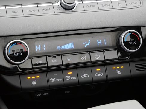 Certified 2025 Hyundai Elantra Limited image 23