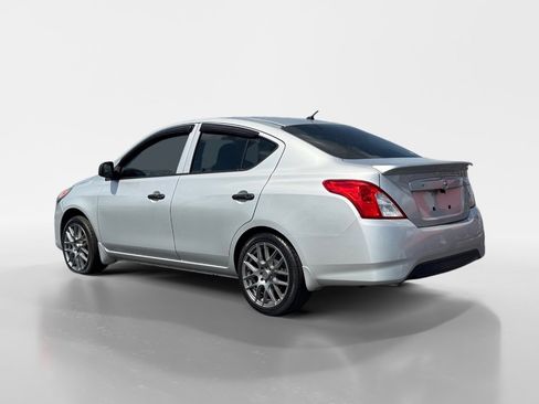 Used 2015 Nissan Versa S FWD image 4