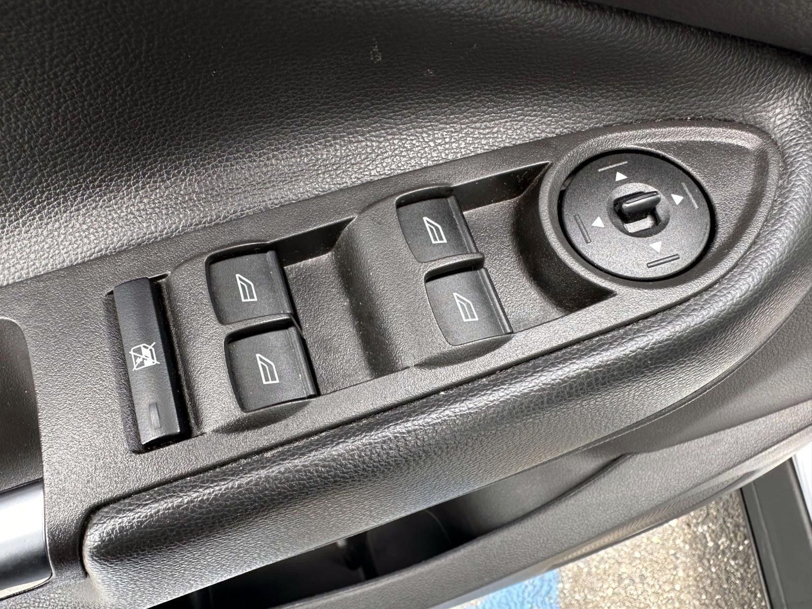 Used 2018 Ford Escape SE w/ SE Sync 3 Package AWD/4WD image 9