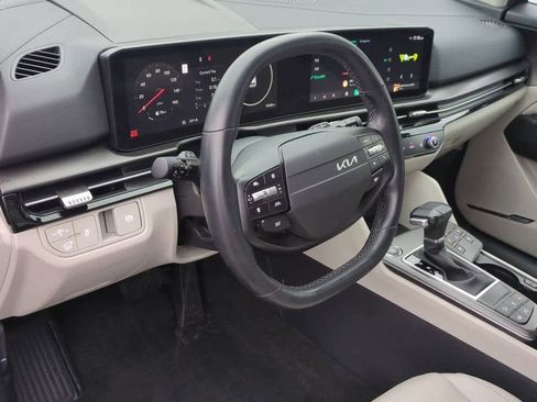 Used 2026 Kia Sportage SX image 2