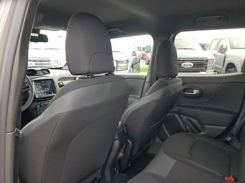 Used 2022 Jeep Renegade Altitude w/ Convenience Group AWD/4WD image 13