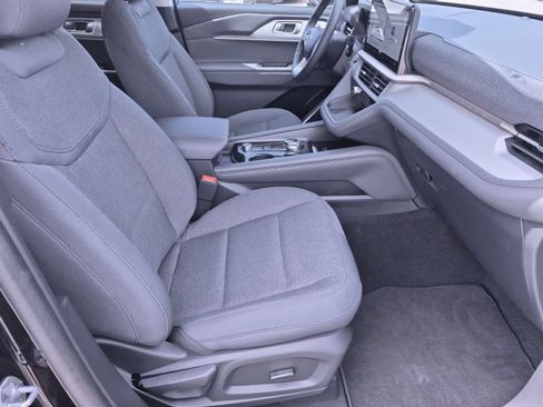 Used 2025 Ford Explorer Active AWD/4WD image 21