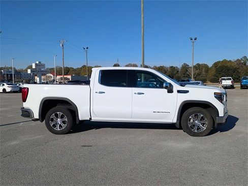Used 2024 GMC Sierra 1500 SLT image 2