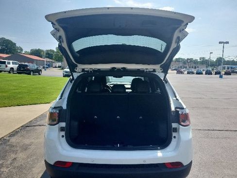 Used 2025 Jeep Compass Limited AWD/4WD image 17