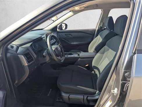 Used 2025 Nissan Rogue S image 10