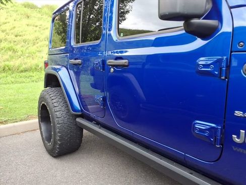 Used 2019 Jeep Wrangler Unlimited Sahara w/ Uconnect 4C Nav & Sound Group AWD/4WD image 6
