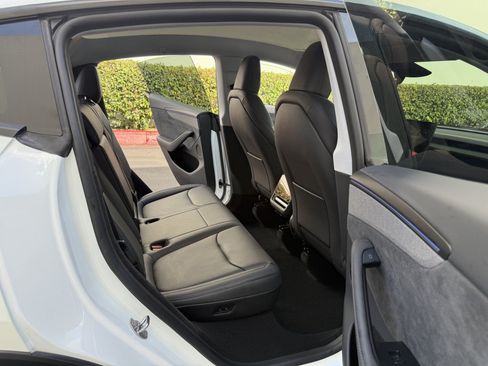 Used 2026 Tesla Model Y Long Range RWD image 14
