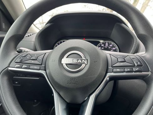 Used 2025 Nissan Sentra SV image 28