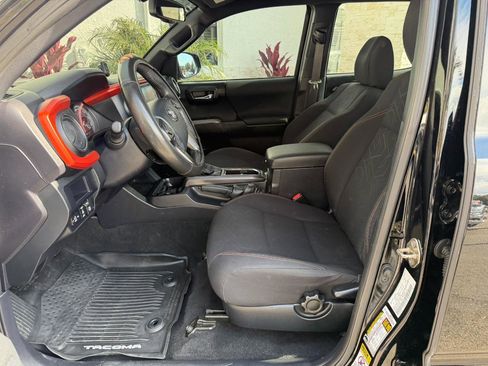 Used 2017 Toyota Tacoma TRD Off-Road image 24