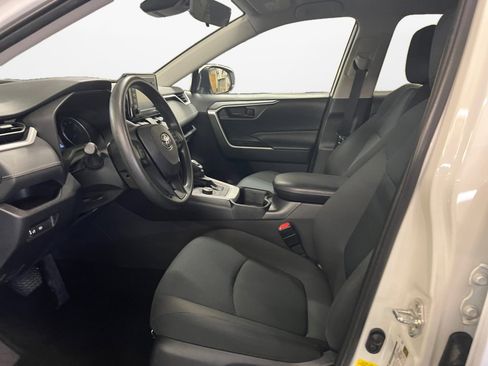 Used 2022 Toyota RAV4 LE image 11