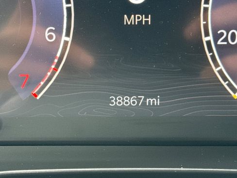 Used 2022 Jeep Grand Cherokee Limited image 3