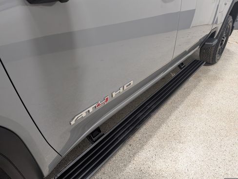 Used 2024 GMC Sierra 2500 AT4 w/ AT4 Premium Plus Package AWD/4WD image 9