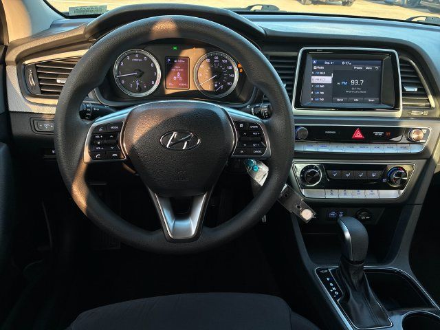 Used 2018 Hyundai Sonata SE FWD image 14
