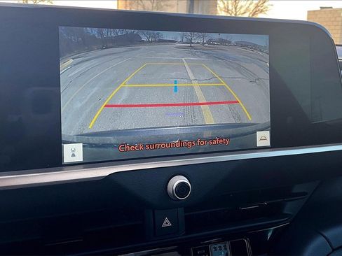 Used 2023 Toyota Crown XLE image 21