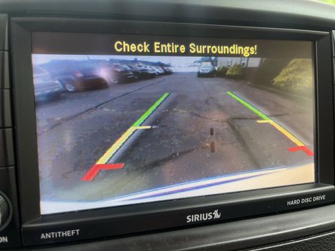 Used 2014 Chrysler Town & Country Touring-L FWD image 16