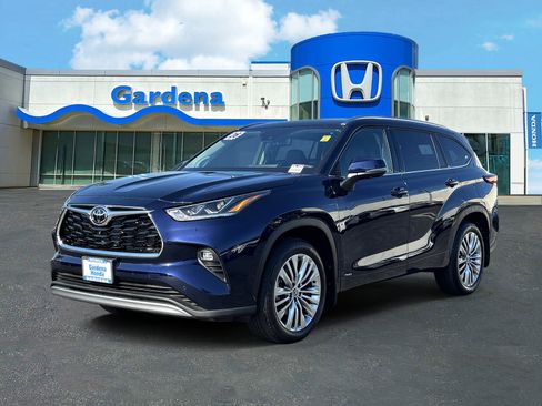 Used 2026 Toyota Highlander Platinum AWD/4WD image 3