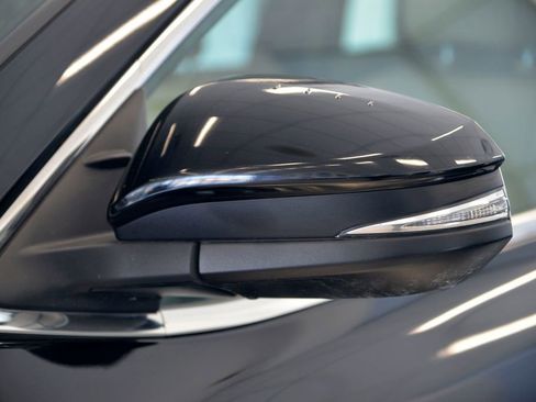 Used 2019 Toyota Highlander XLE image 12