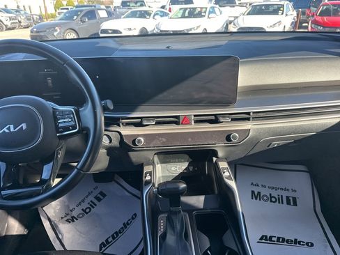 Used 2024 Kia Sorento S image 9