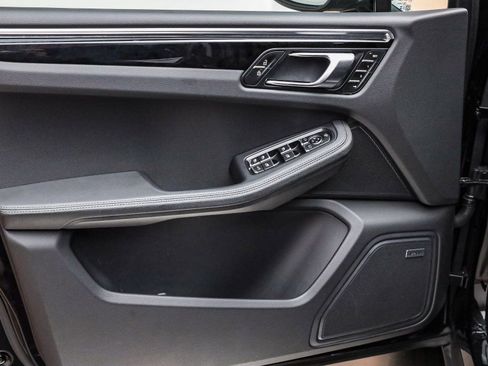 Certified 2025 Porsche Macan image 22