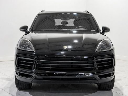 Used 2023 Porsche Cayenne S Platinum w/ Premium Package Plus image 2
