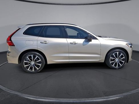 Certified 2024 Volvo XC60 B5 Ultimate w/ Protection Package Premier AWD/4WD image 32