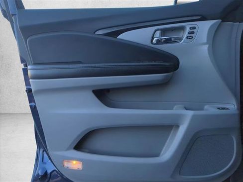 Used 2016 Honda Pilot Touring image 10