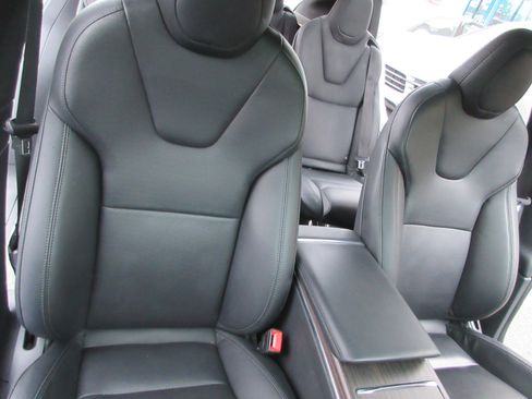 Used 2022 Tesla Model X image 31