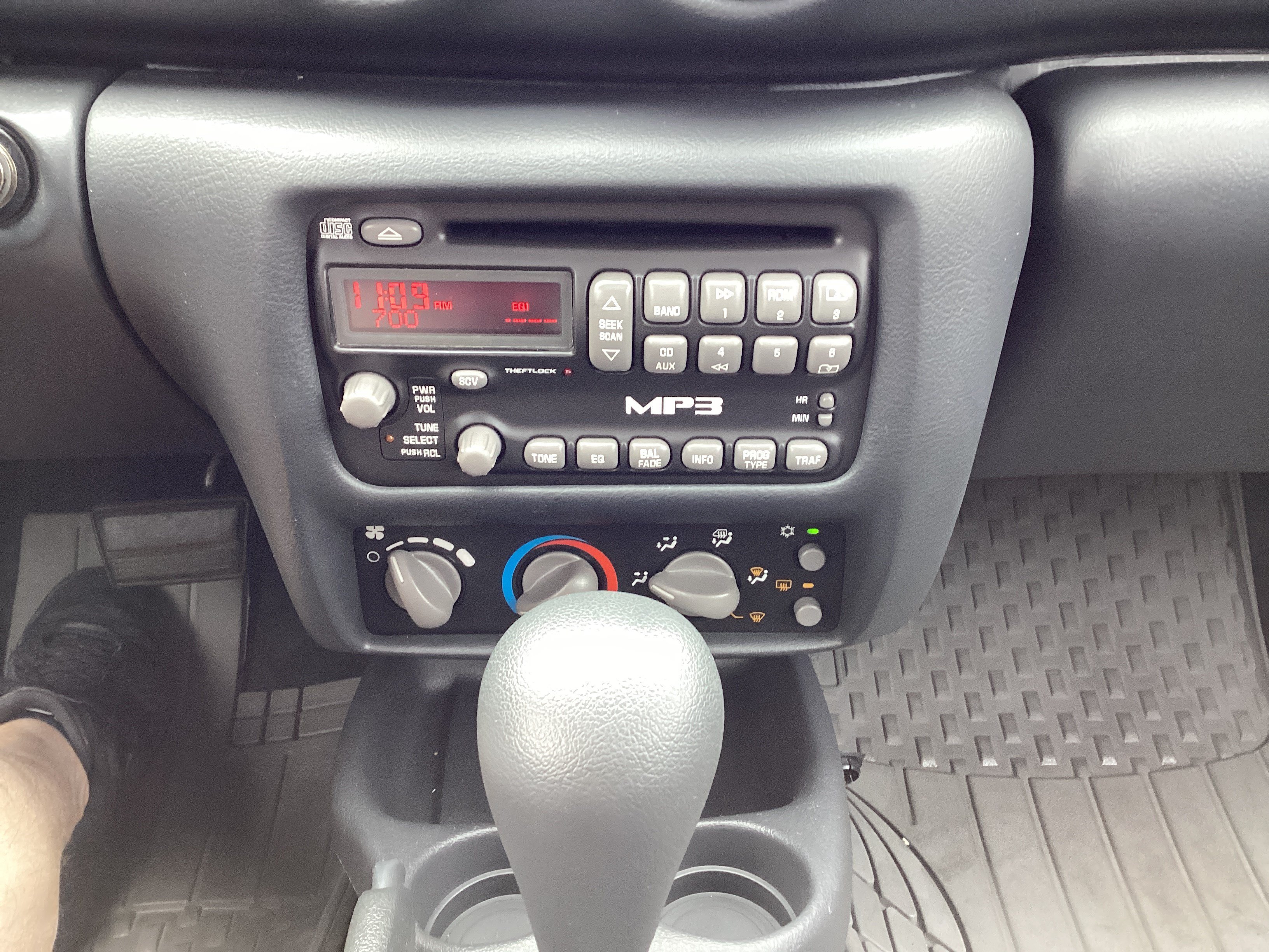 Used 2005 Pontiac Sunfire Coupe w/ 1SB Preferred Equipment Group FWD image 18