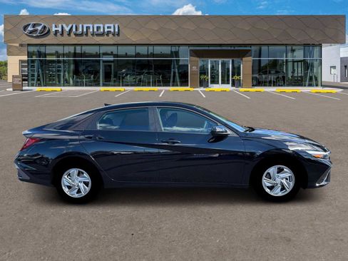 New 2026 Hyundai Elantra SE image 9