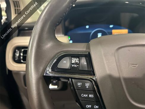 Used 2022 Lincoln Nautilus Reserve image 13