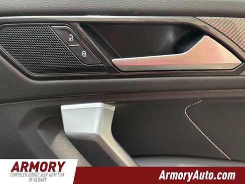 Used 2022 Volkswagen Tiguan SE image 39