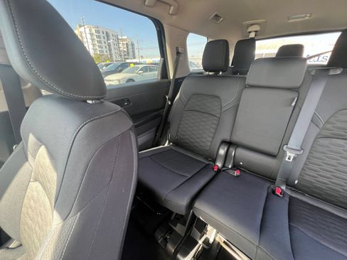 Used 2025 Nissan Pathfinder SV FWD image 44