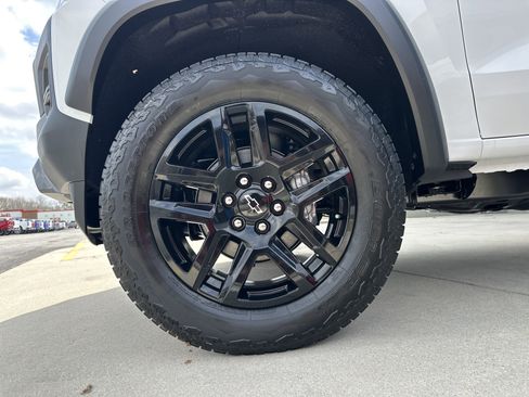 New 2025 Chevrolet Colorado Trail Boss w/ Midnight Edition image 13