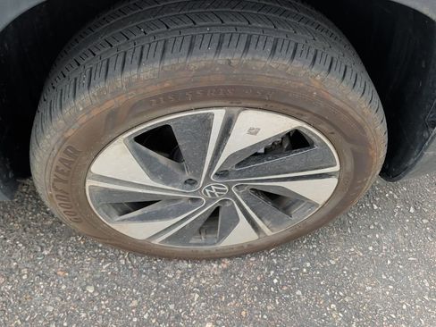 Used 2024 Volkswagen Taos SE w/ Panoramic Sunroof Package image 10