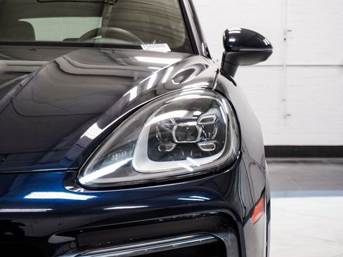 Used 2023 Porsche Cayenne Platinum Edition image 15