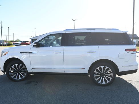 Used 2022 Lincoln Navigator Reserve AWD/4WD image 8