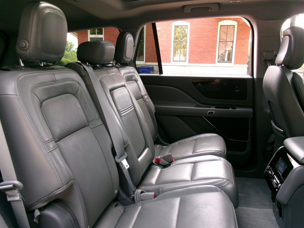 Used 2020 Lincoln Aviator Reserve w/ Equipment Group 201A AWD/4WD image 26